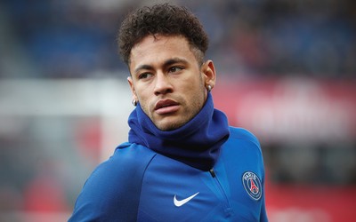 U游体育焦点-B费与队友拥抱庆祝